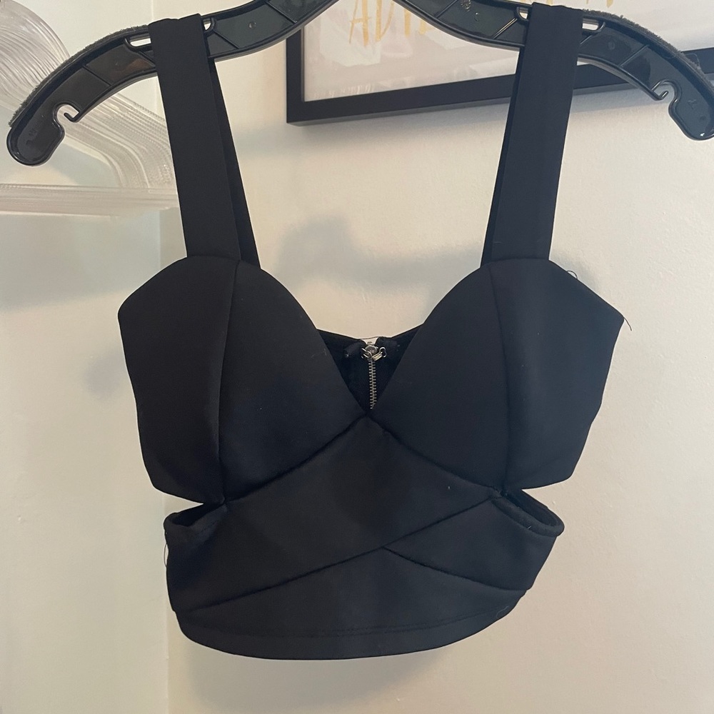 black cut out crop tank
